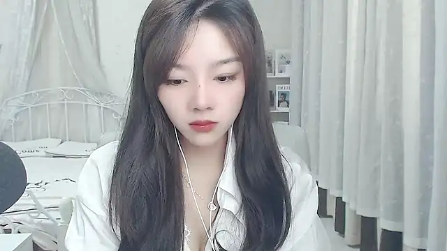 Snapshot of Jenny-Z chatting on 05-05-26, 01:46 Jenny-Z online show from 05-05-26, 01:46