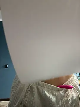 QuitieLia online show from 02-04-26, 07:14