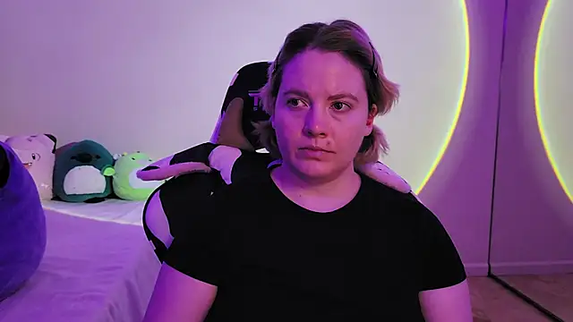 Snapshot of InternetFairy_XO chatting on 12-16-24, 01:11 InternetFairy XO online show from 12-16-24, 01:11