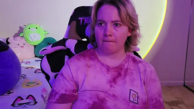 Snapshot of InternetFairy_XO chatting on 12-29-24, 09:30 InternetFairy XO online show from 12-29-24, 09:30