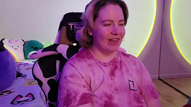 Snapshot of InternetFairy_XO chatting on 01-22-25, 06:10 InternetFairy XO online show from 01-22-25, 06:10