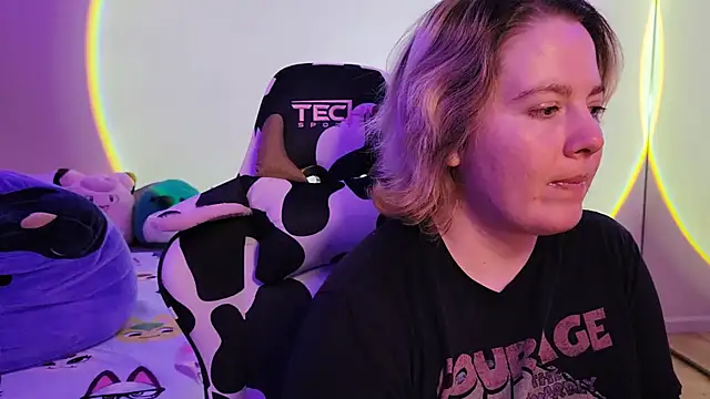 Snapshot of InternetFairy_XO chatting on 02-23-25, 02:25 InternetFairy XO online show from 02-23-25, 02:25