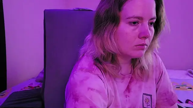 Snapshot of InternetFairy_XO chatting on 10-22-25, 02:23 InternetFairy XO online show from 10-22-25, 02:23