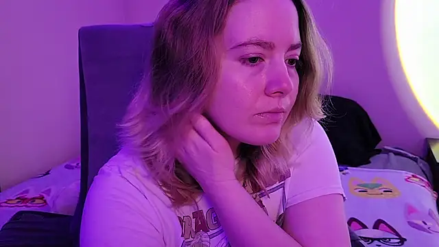 Snapshot of InternetFairy_XO chatting on 11-25-25, 02:22 InternetFairy XO online show from 11-25-25, 02:22