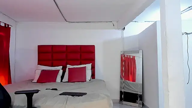 LyonGallego  online show from 12-15-25, 03:27