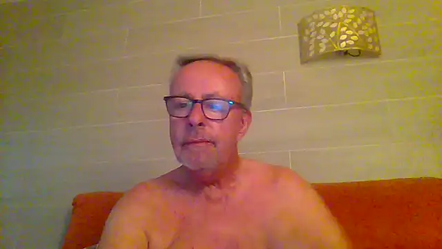 Snapshot of tuggy59 chatting on 06-10-26, 05:07 tuggy59 online show from 06-10-26, 05:07