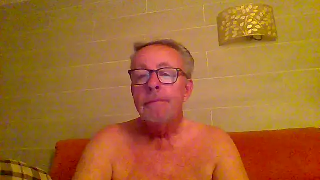 Snapshot of tuggy59 chatting on 06-13-26, 04:10 tuggy59 online show from 06-13-26, 04:10