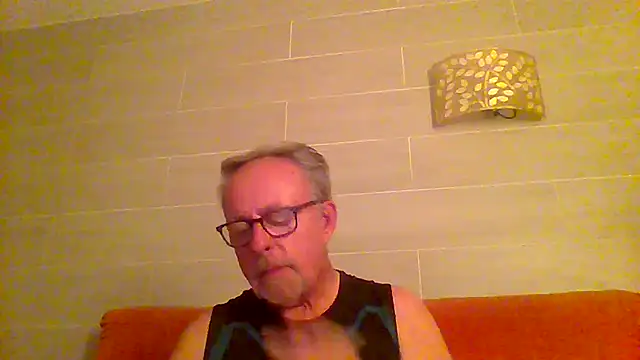 Snapshot of tuggy59 chatting on 06-15-26, 04:36 tuggy59 online show from 06-15-26, 04:36