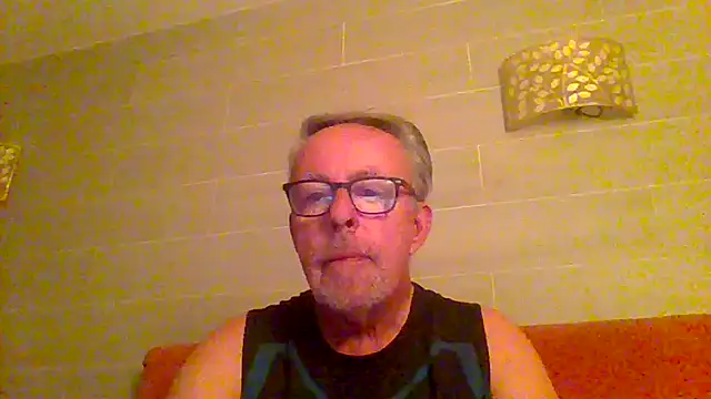 Snapshot of tuggy59 chatting on 06-16-26, 03:42 tuggy59 online show from 06-16-26, 03:42