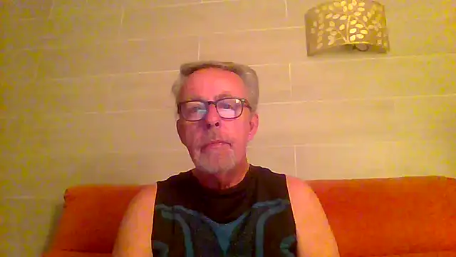 Snapshot of tuggy59 chatting on 06-19-26, 04:17 tuggy59 online show from 06-19-26, 04:17