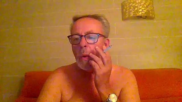 Snapshot of tuggy59 chatting on 06-20-26, 03:53 tuggy59 online show from 06-20-26, 03:53