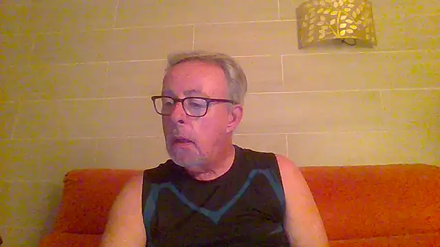 Snapshot of tuggy59 chatting on 06-21-26, 03:53 tuggy59 online show from 06-21-26, 03:53