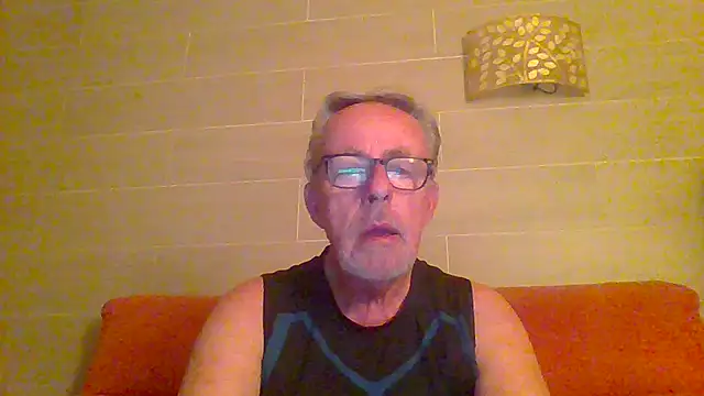 Snapshot of tuggy59 chatting on 06-26-26, 03:44 tuggy59 online show from 06-26-26, 03:44