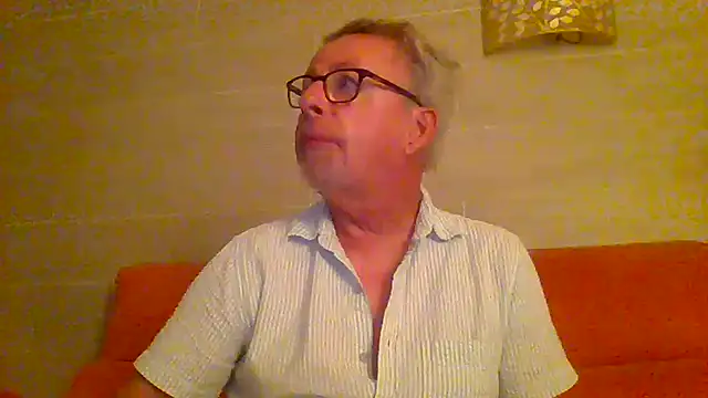 Snapshot of tuggy59 chatting on 07-05-26, 04:41 tuggy59 online show from 07-05-26, 04:41