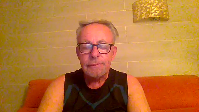 Snapshot of tuggy59 chatting on 07-06-26, 04:20 tuggy59 online show from 07-06-26, 04:20