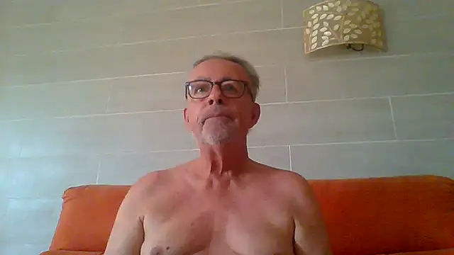 Snapshot of tuggy59 chatting on 07-07-26, 06:47 tuggy59 online show from 07-07-26, 06:47