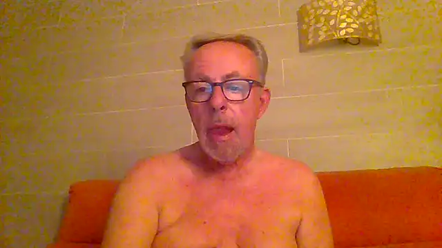 Snapshot of tuggy59 chatting on 07-10-26, 04:50 tuggy59 online show from 07-10-26, 04:50