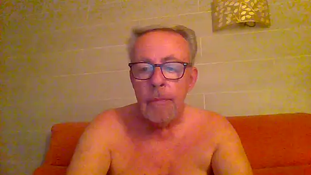 Snapshot of tuggy59 chatting on 07-11-26, 04:59 tuggy59 online show from 07-11-26, 04:59