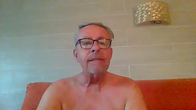 Snapshot of tuggy59 chatting on 07-12-26, 06:04 tuggy59 online show from 07-12-26, 06:04