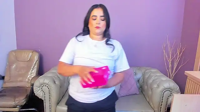 Snapshot of taylor_bennet chatting on 10-14-25, 07:03 taylor bennet online show from 10-14-25, 07:03