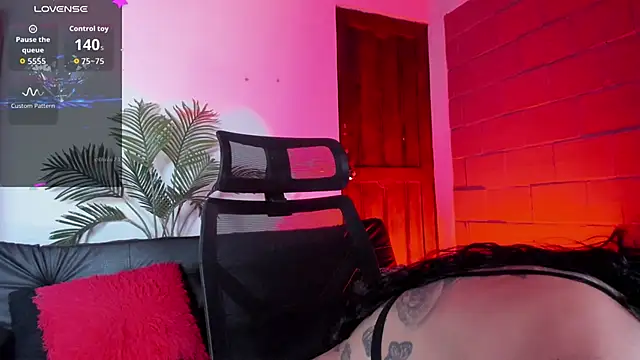 Snapshot of KaydeBexley chatting on 10-16-25, 02:23 KaydeBexley online show from 10-16-25, 02:23