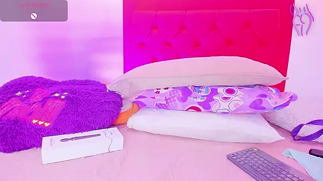 Snapshot of Sofia_Girl_ chatting on 12-15-24, 07:46 Sofia Girl online show from 12-15-24, 07:46