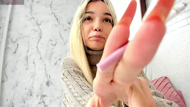 Snapshot of Sassy_Teen chatting on 02-15-25, 09:05 Sassy Teen online show from 02-15-25, 09:05