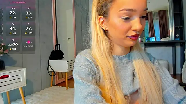 Snapshot of Sassy_Teen chatting on 10-20-25, 09:32 Sassy Teen online show from 10-20-25, 09:32