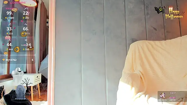 Snapshot of Sassy_Teen chatting on 10-31-25, 09:32 Sassy Teen online show from 10-31-25, 09:32