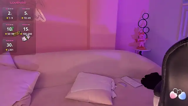 Snapshot of LindseyMoss chatting on 12-30-24, 08:32 LindseyMoss online show from 12-30-24, 08:32