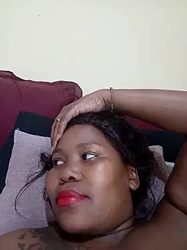 Snapshot of Real1SweetQueen chatting on 02-13-25, 05:01 Real1SweetQueen online show from 02-13-25, 05:01