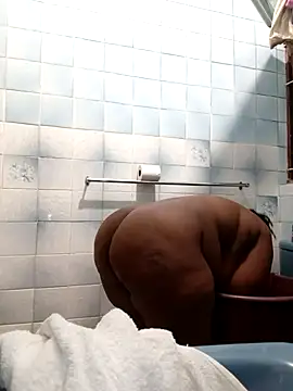 Snapshot of Real1SweetQueen chatting on 02-14-25, 05:36 Real1SweetQueen online show from 02-14-25, 05:36