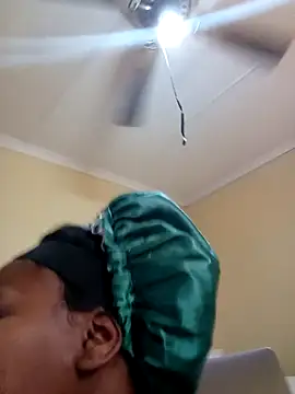 Snapshot of Real1SweetQueen chatting on 03-03-25, 08:16 Real1SweetQueen online show from 03-03-25, 08:16