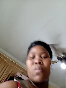 Snapshot of Real1SweetQueen chatting on 03-03-25, 05:39 Real1SweetQueen online show from 03-03-25, 05:39