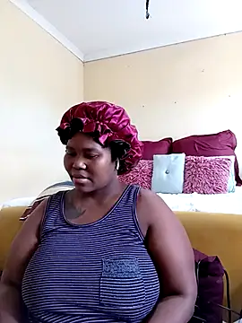 Snapshot of Real1SweetQueen chatting on 03-19-25, 10:00 Real1SweetQueen online show from 03-19-25, 10:00