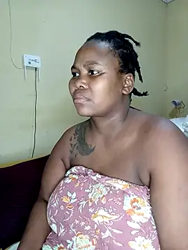 Snapshot of Real1SweetQueen chatting on 03-20-25, 04:31 Real1SweetQueen online show from 03-20-25, 04:31