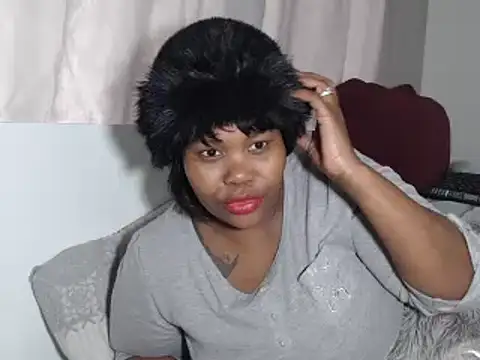 Snapshot of Real1SweetQueen chatting on 09-20-25, 11:11 Real1SweetQueen online show from 09-20-25, 11:11