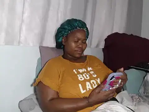 Snapshot of Real1SweetQueen chatting on 09-25-25, 12:09 Real1SweetQueen online show from 09-25-25, 12:09