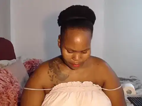 Snapshot of Real1SweetQueen chatting on 10-07-25, 06:16 Real1SweetQueen online show from 10-07-25, 06:16