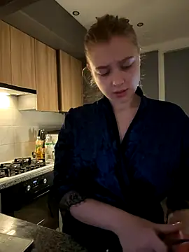 Snapshot of freiiaflower chatting on 10-27-25, 09:52 freiiaflower online show from 10-27-25, 09:52