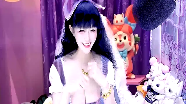 Snapshot of kumamon- chatting on 01-11-25, 02:47 kumamon- online show from 01-11-25, 02:47