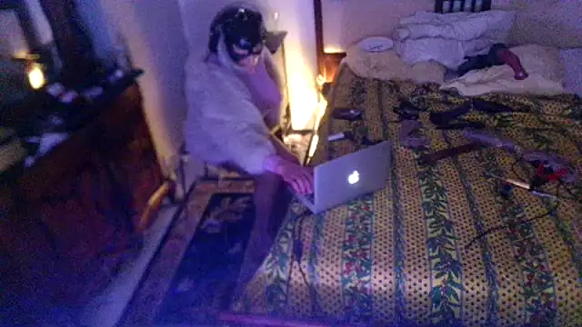CharlotteVixxens online show from 04-30-26, 12:17
