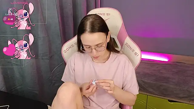 Snapshot of Sweet_frosti chatting on 06-27-26, 03:22 Sweet frosti online show from 06-27-26, 03:22