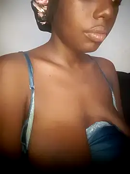 Snapshot of Saggy_boobs chatting on 12-12-24, 10:20 Saggy boobs online show from 12-12-24, 10:20