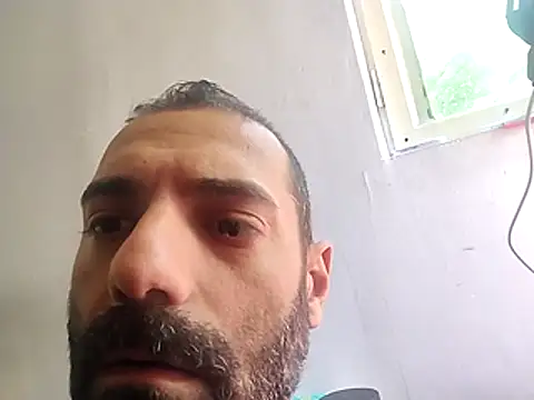 Snapshot of Maximus-40 chatting on 05-10-26, 11:59 Maximus-40 online show from 05-10-26, 11:59