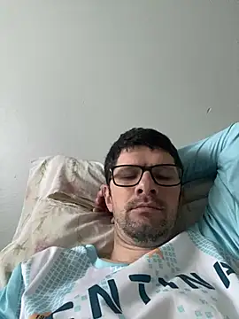 Snapshot of Juliano2289 chatting on 07-08-26, 05:39 Juliano2289 online show from 07-08-26, 05:39