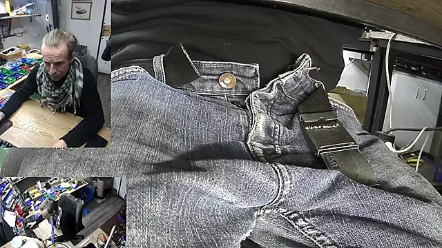 Snapshot of Happy_Michal chatting on 01-02-25, 04:35 Happy Michal online show from 01-02-25, 04:35