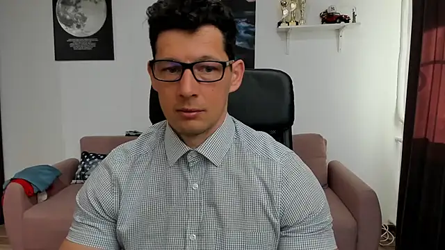 Snapshot of BrutusK08 chatting on 03-06-25, 06:52 BrutusK08 online show from 03-06-25, 06:52