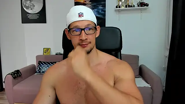 Snapshot of BrutusK08 chatting on 06-26-26, 06:18 BrutusK08 online show from 06-26-26, 06:18