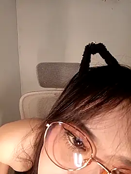 Snapshot of Chall_mee chatting on 04-26-26, 03:42 Chall mee online show from 04-26-26, 03:42
